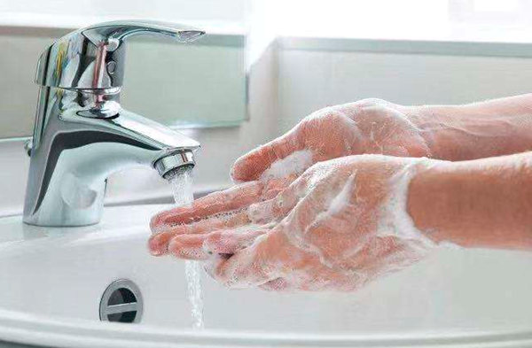 plauti ranką